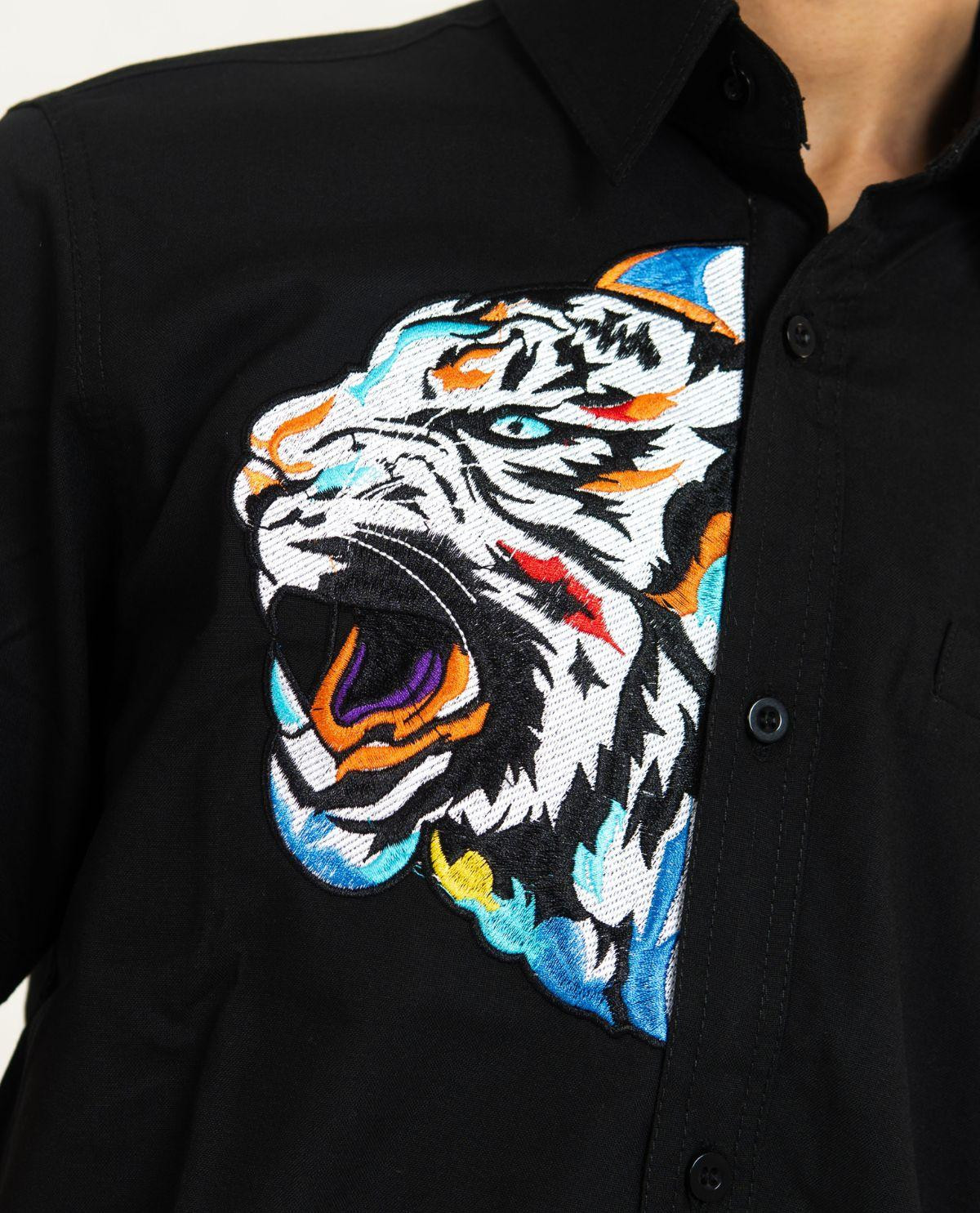 Kemeja Casual Hitam Lengan Pendek Motif Bordir 3D Macan