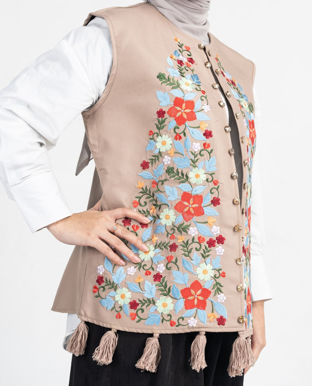 Outer Krem Floral Umbul-umbul