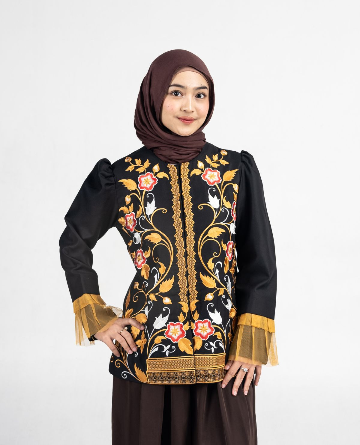 Outer Hitam Lengan Panjang Floral Umbul-umbul