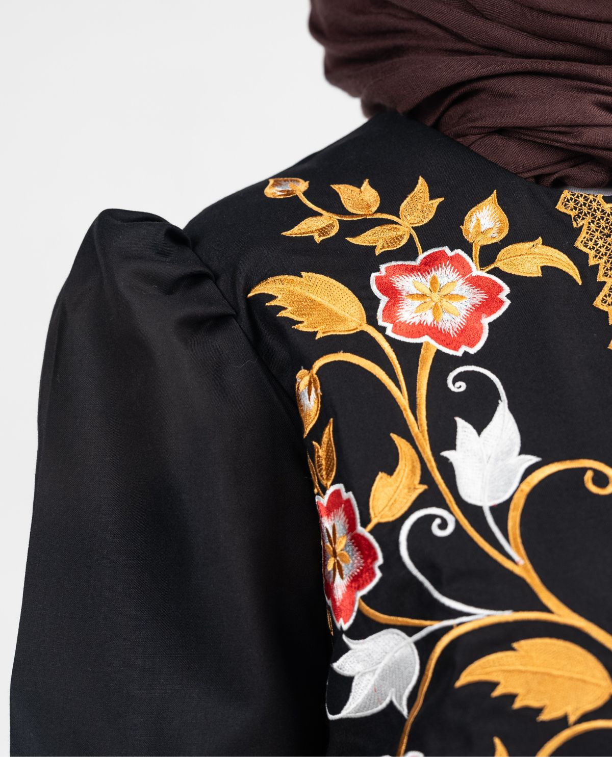 Outer Hitam Lengan Panjang Floral Umbul-umbul