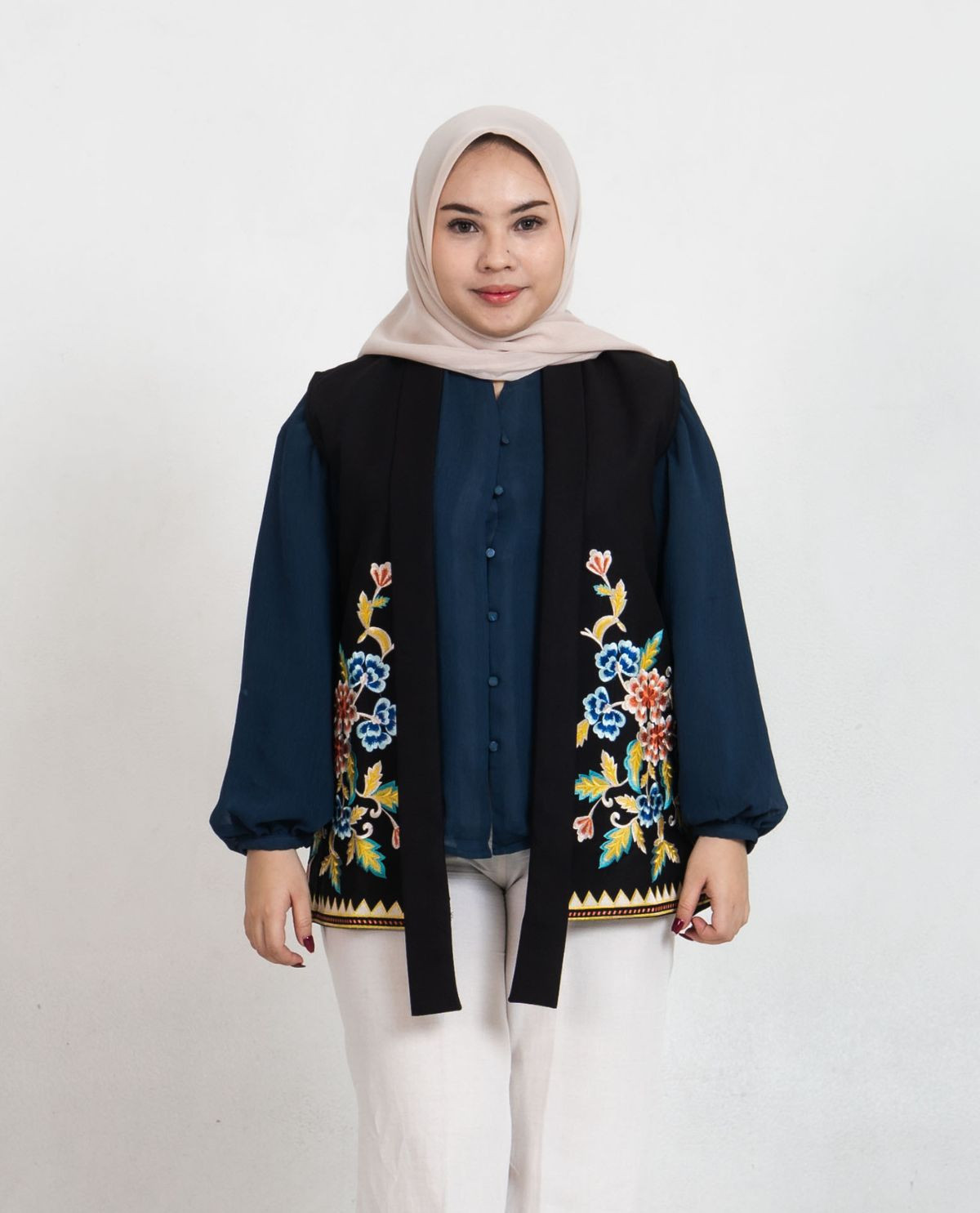 Outer Hitam Floral
