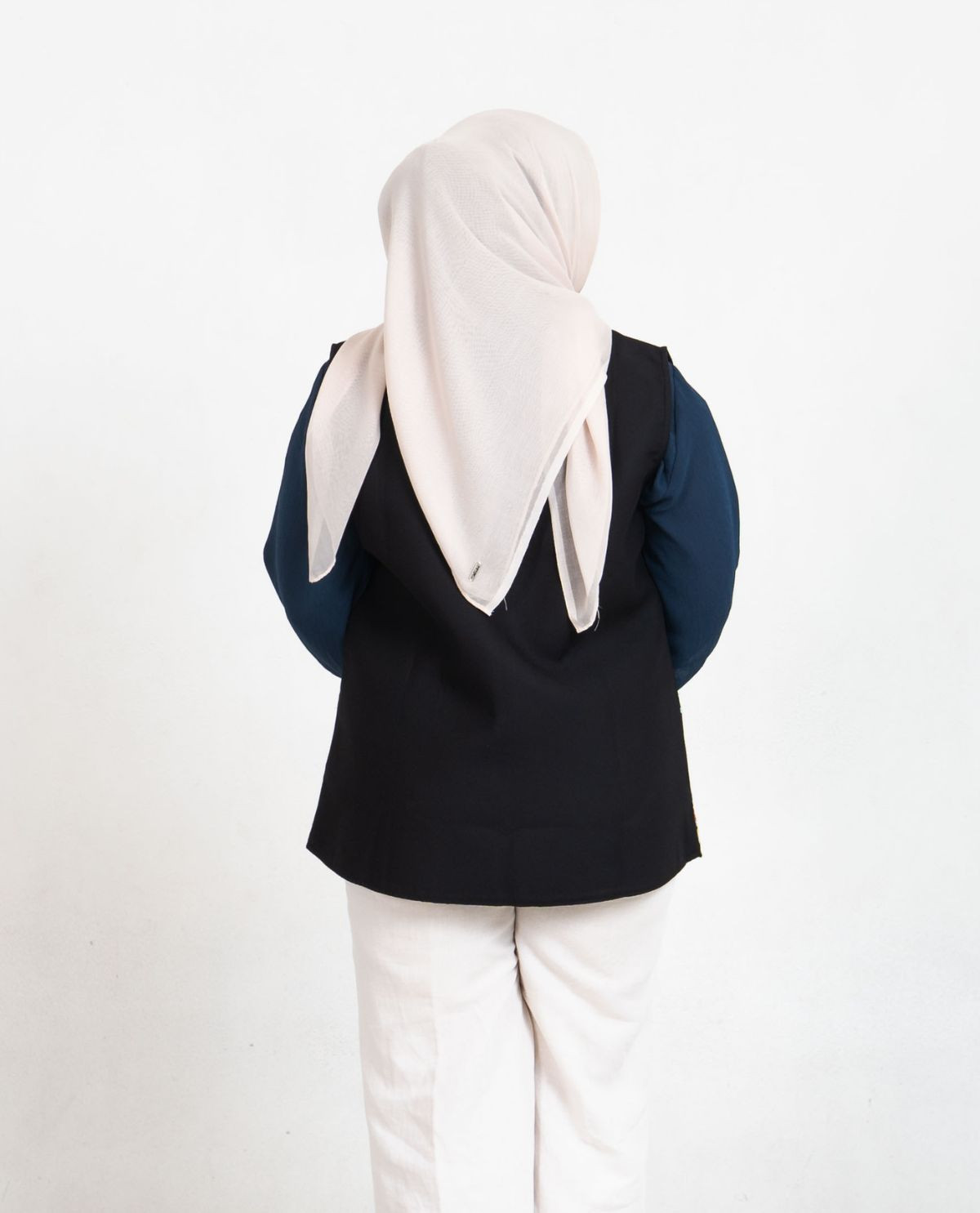 Outer Hitam Floral