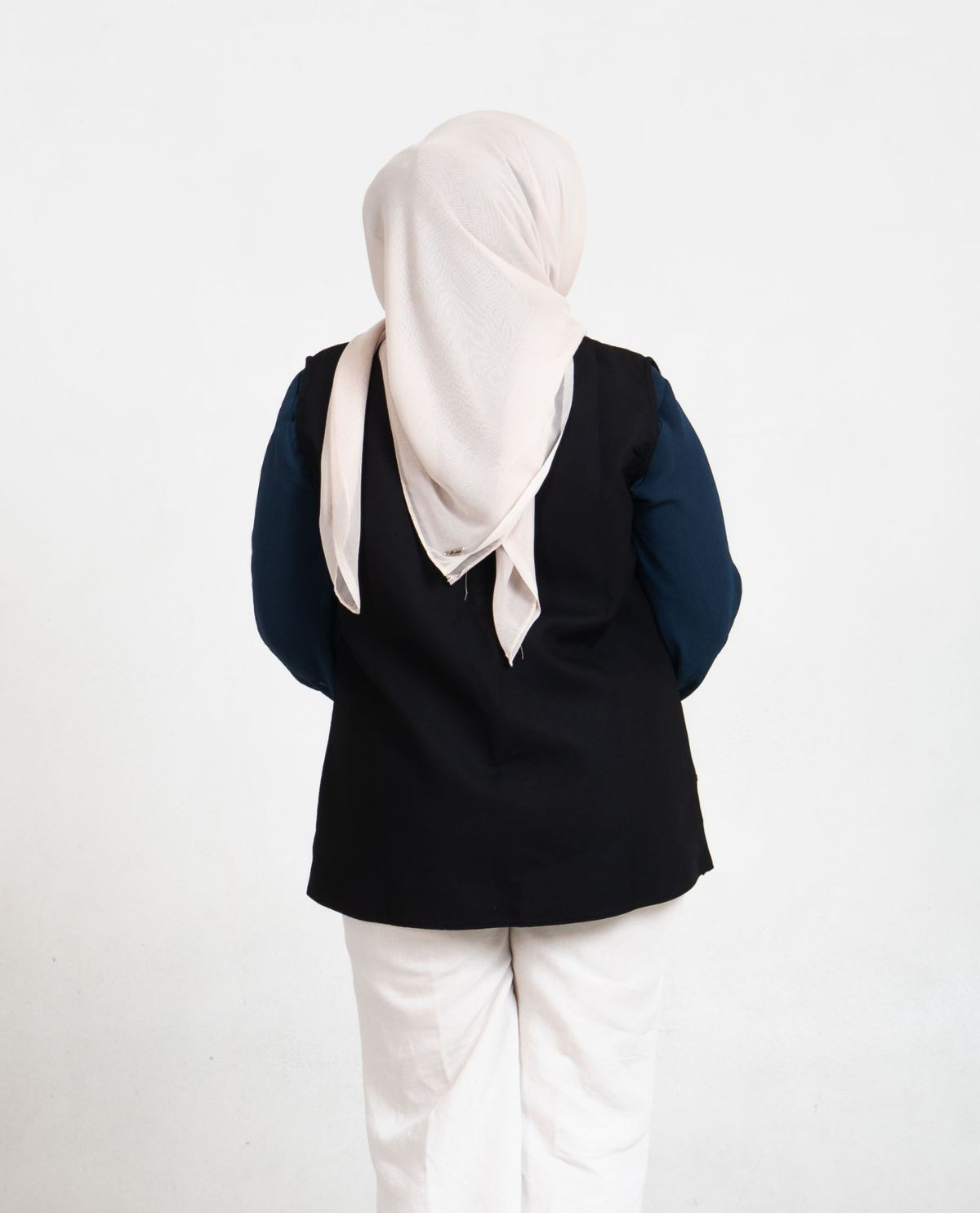 Outer Hitam Merak Bulu Hijau
