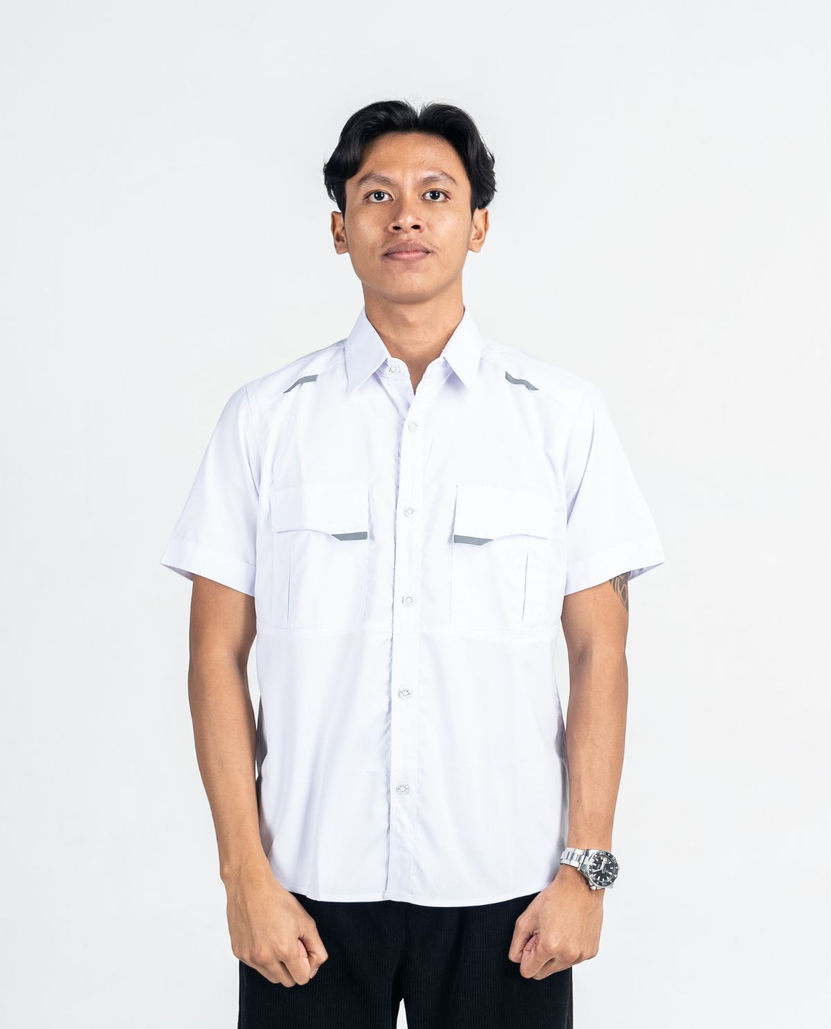 Kemeja Hitam Lengan Pendek Putih