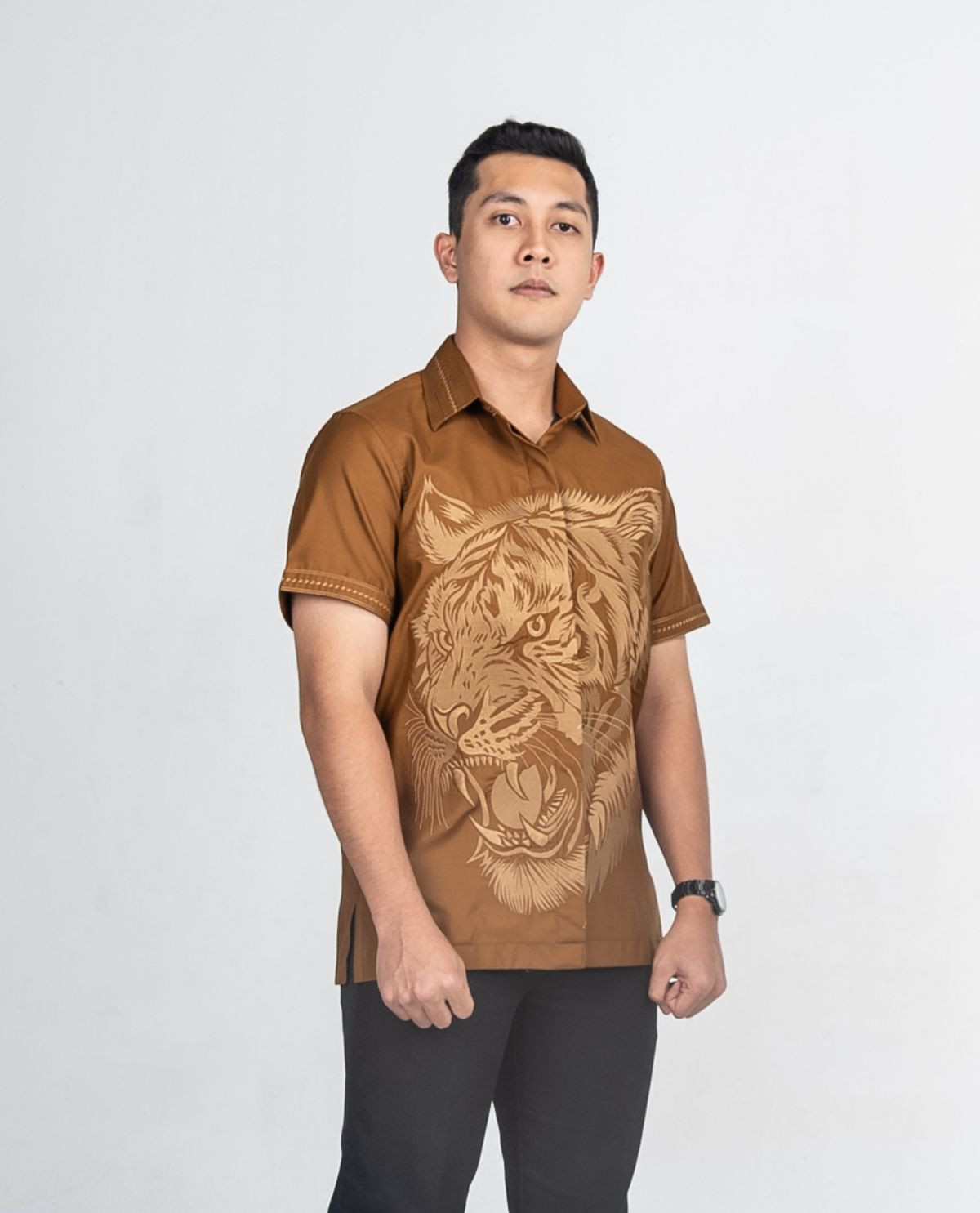 Kemeja Maung Gold