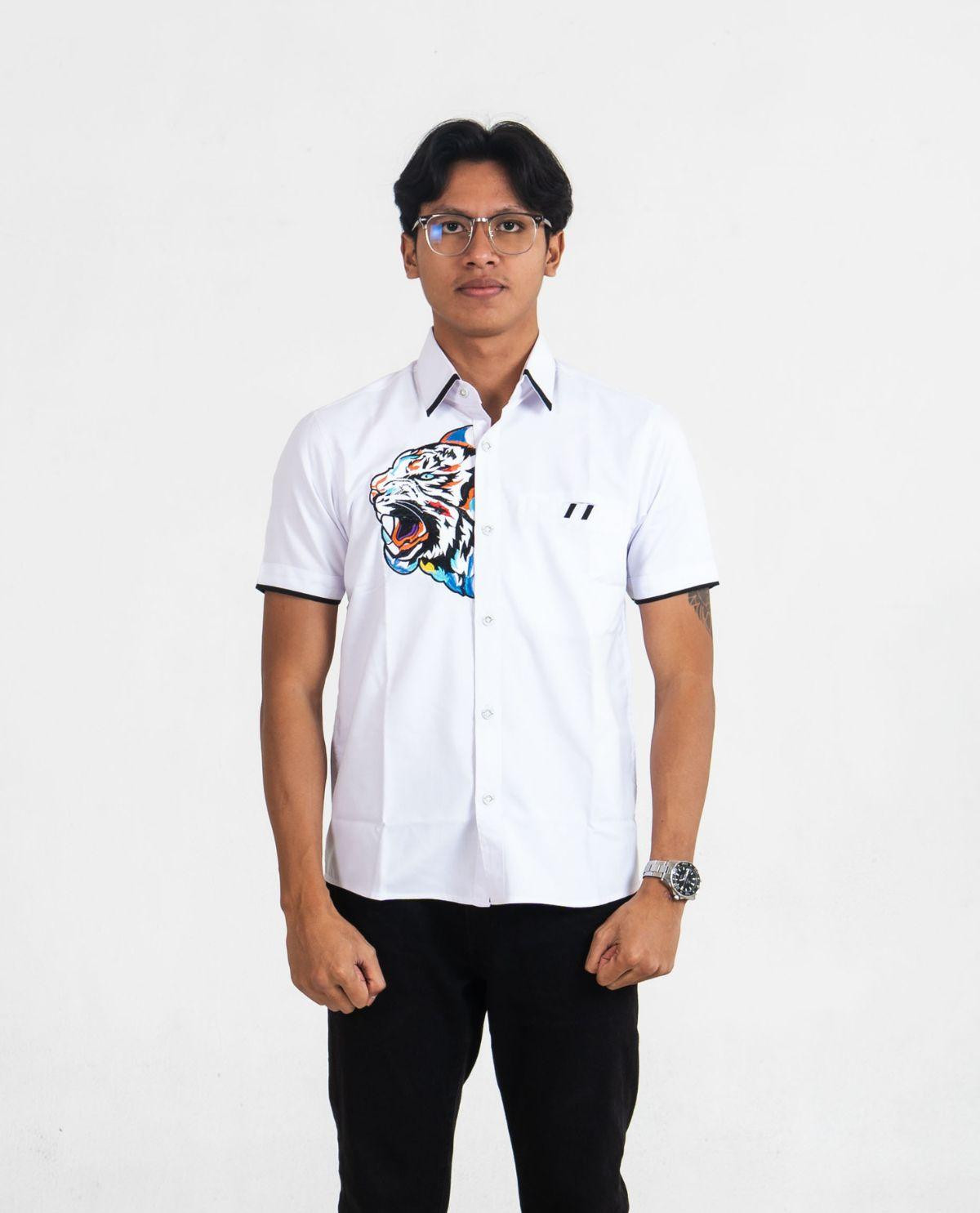 Kemeja Casual Lengan Pendek Motif Bordir 3D Macan