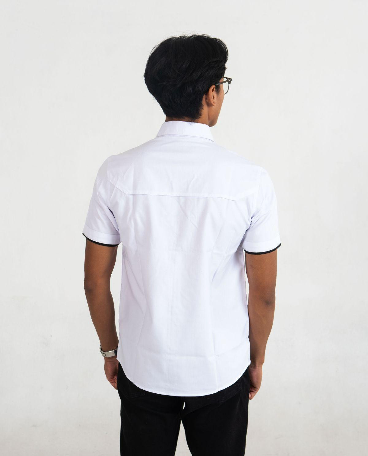 Kemeja Casual Lengan Pendek Motif Bordir 3D Macan